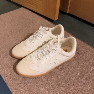 MIA Cream Lace Scallop Sneakers